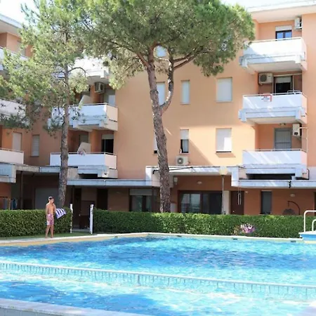 With Shared Pool Appartamento Bibione